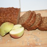 Brödbak och skördetid: Filmjölkslimpa med äpplen, dinkel och havre