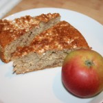 Underbar äppelkaka med mandelmassa och socker/kanel-stekta äpplen