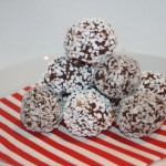 Klassiska chokladbollar med twist – lätt kola-ton på bollarna!