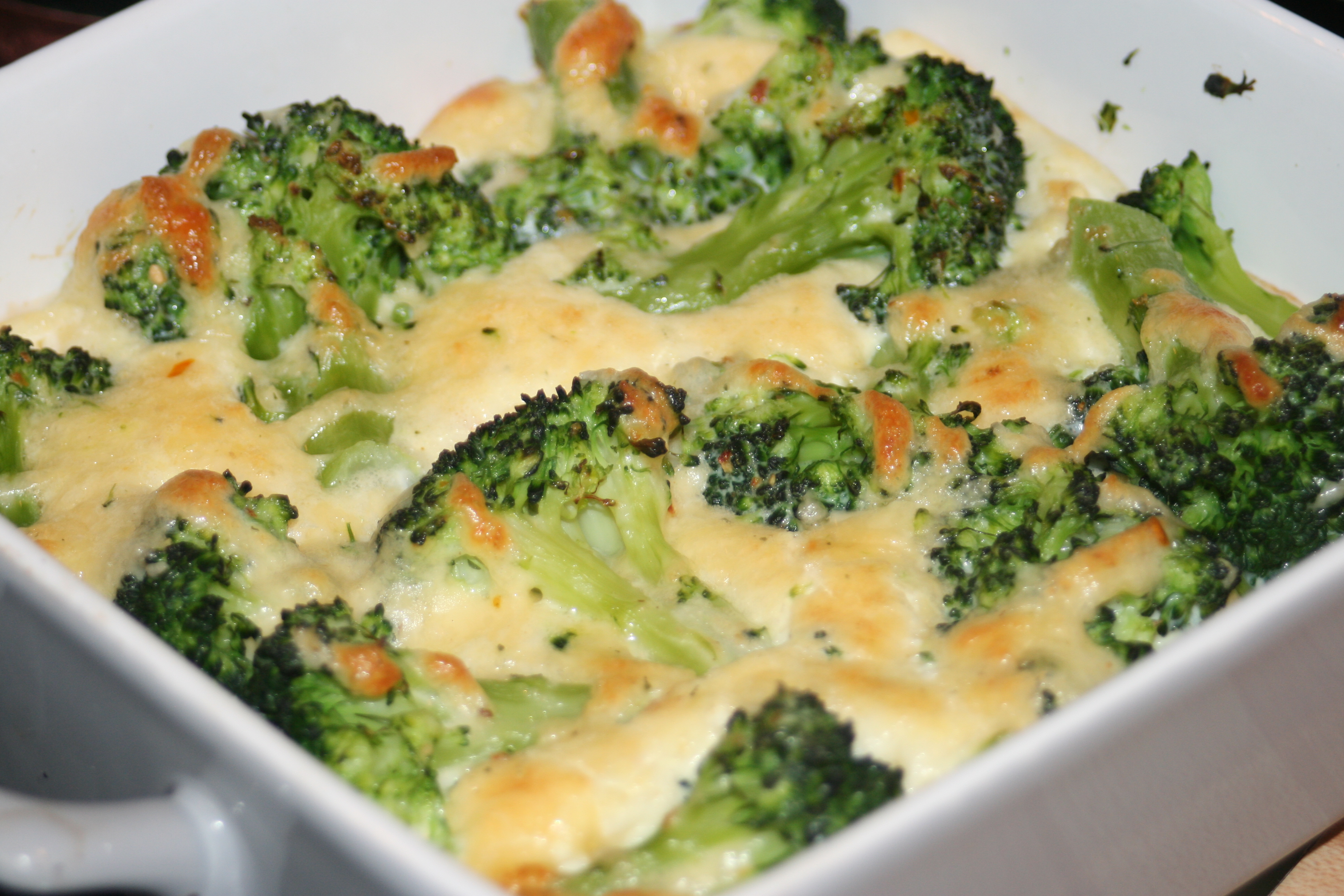 Preparación Para El Gratén De Patatas Y Broccoli
