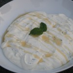 Sval och fräsch yoghurtsås med honung och mynta